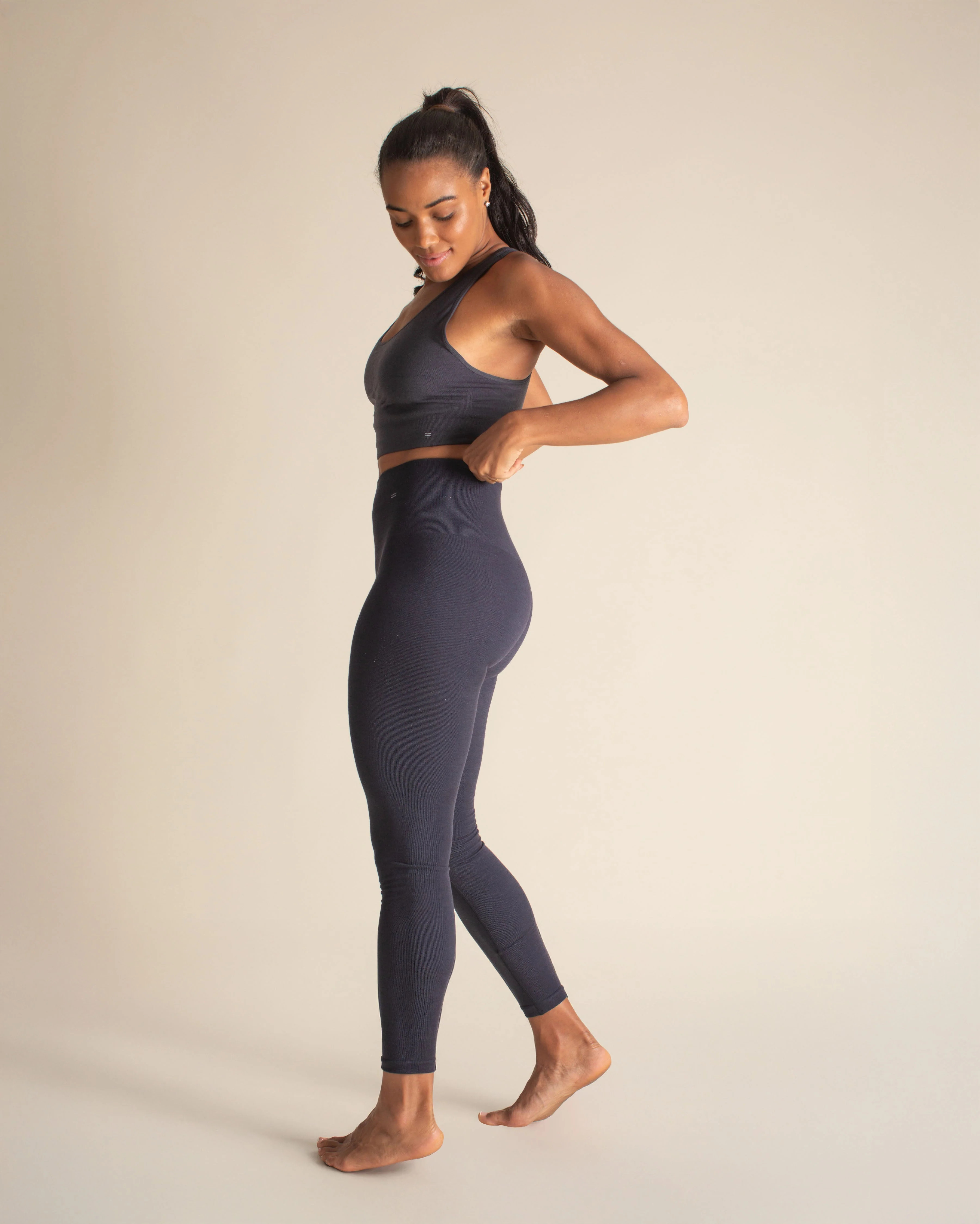 Essential Compressive Legging 28" - Image 25